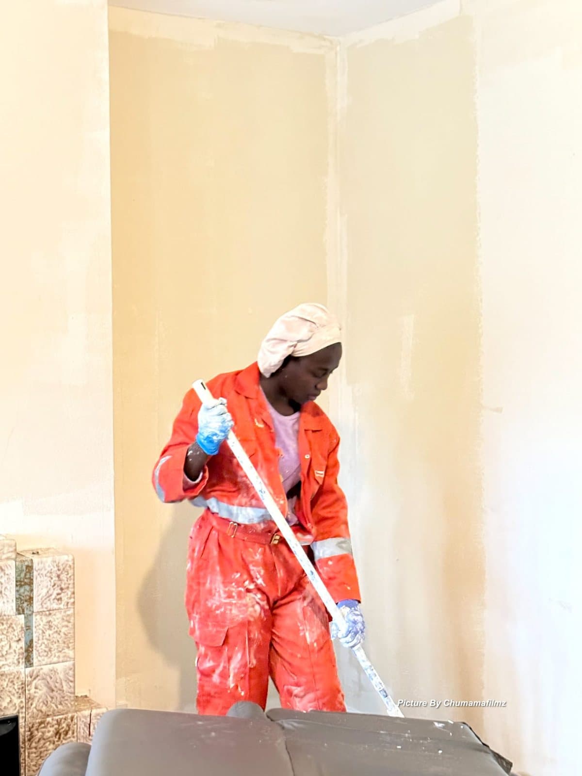 Peeman operative preparing a wall during interior refurbishment